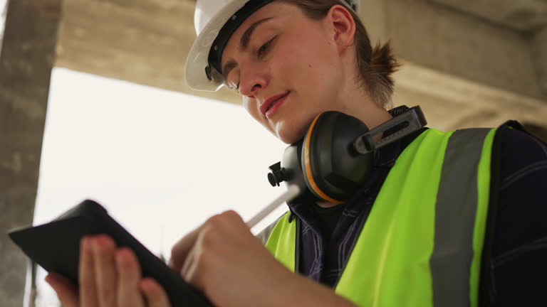 Le domoticien rappelle que la sécurité réseau protège chaque appareil connecté de la maison. Ensuite. Il explique que chaque objet