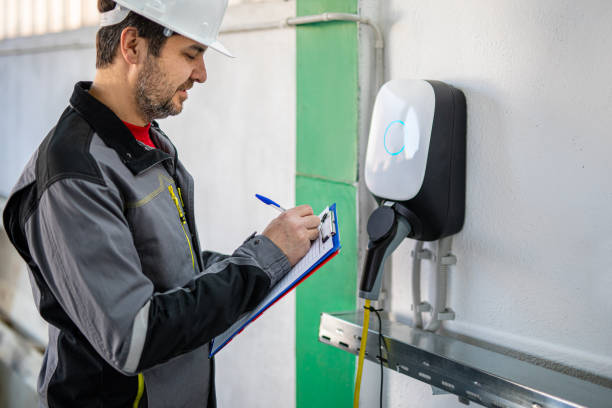 Un domoticien possède les compétences pour analyser une maison connectée. Ainsi. Il vérifie la communication entre